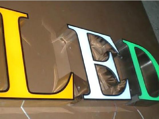 合江介绍LED招牌的基础知识。